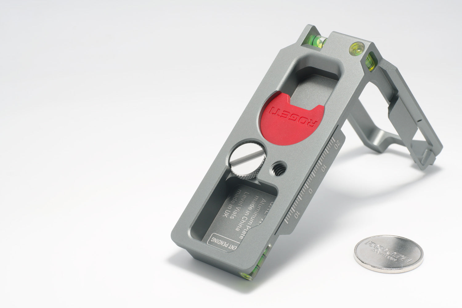 L-Plate for Sony a7R2 with minor cosmetic imperfections